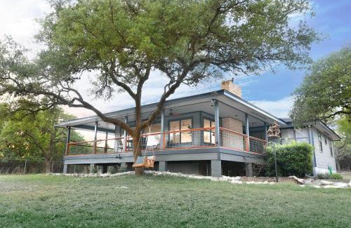 Canyon Lake House | Modern Farmhouse Retreat with Hot Tub and 10/10 Guest Rating
