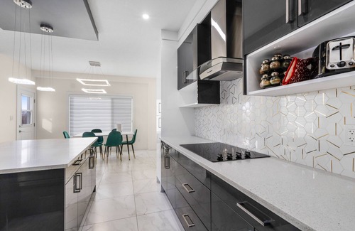Southeast Edmonton House | Modern Home with Spa and Hot Tub in Southeast Edmonton