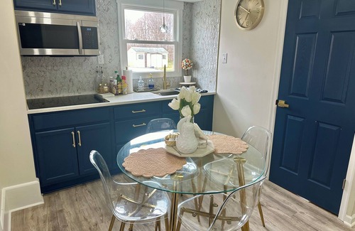 Smyrna House | Modern House with Full Kitchen, Parking & Spa Amenities