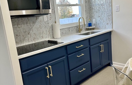 Smyrna House | Modern House with Full Kitchen, Parking & Spa Amenities