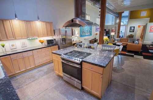 Cole House | Stylish Denver Art Loft with Hot Tub & Pet-Friendly Amenities