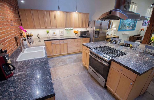 Cole House | Stylish Denver Art Loft with Hot Tub & Pet-Friendly Amenities