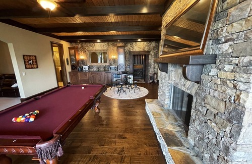 Big Canoe House | Unforgettable Cabin Retreat with Mountain Views in Big Canoe