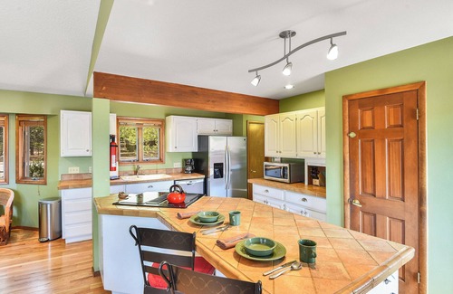 Flagstaff House | Unforgettable Mountain Views at Flagstaff Peakview Rental