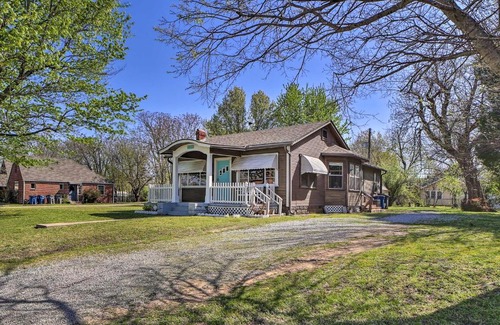 Sunrise Terrace House | Musical Retreat: Pet-Friendly Stay with Spa Amenities!