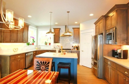 Southeast Bend House | Unforgettable Stay in Bend with Hot Tub & Spa Amenities