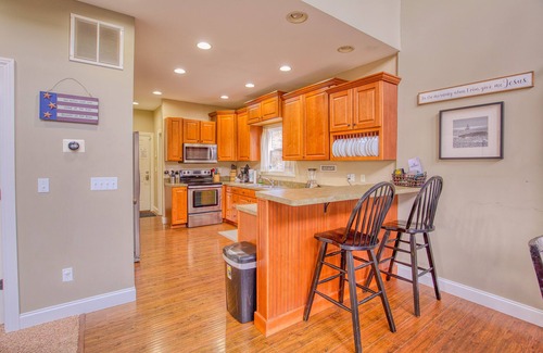 Flat Hollow Marina House | Discover Norris Lake House with Dock & Hot Tub Amenities
