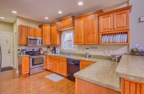Flat Hollow Marina House | Discover Norris Lake House with Dock & Hot Tub Amenities