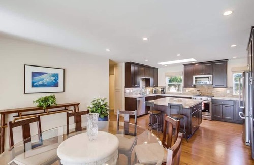 Bay Park House | Unforgettable Ocean & Bay Views with A/C and Backyard