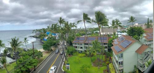 Historic Kailua Village House | Experience Ocean Views at Kona Alii Condo KA606