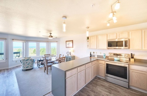 Long Beach Condo | Unforgettable Oceanfront Retreat with Pet-Friendly Amenities