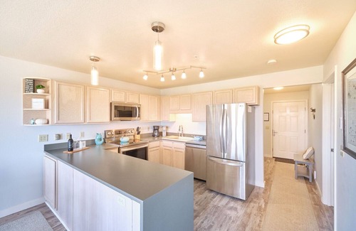 Long Beach Condo | Unforgettable Oceanfront Retreat with Pet-Friendly Amenities