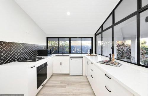 Maroubra Villa | Amazing Ocean Villa close to Natural Rock Pools