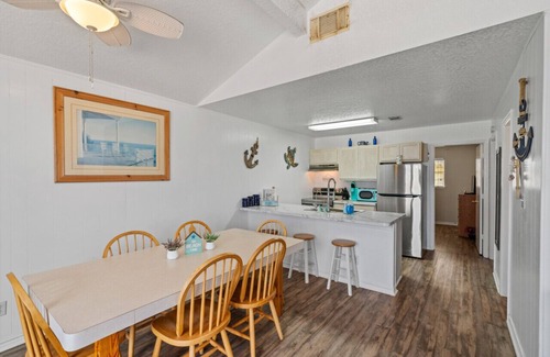 Surfside Beach Cottage | Oceanfront 2BR Home: Family & Pet Friendly Retreat