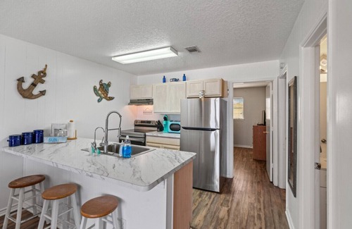 Surfside Beach Cottage | Oceanfront 2BR Home: Family & Pet Friendly Retreat