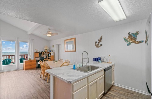 Surfside Beach Cottage | Oceanfront 2BR Home: Family & Pet Friendly Retreat
