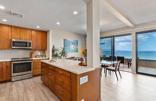 Wailea Condo | Beachfront Makena Surf B202: Updated Condo with Pool & Views
