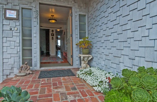 Montara House | Inviting Oceanfront 3 Bedroom Home with Spa & Hot Tub