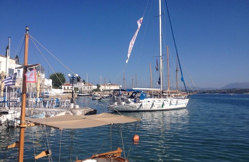 Kalamata Boat Rental | Relaxing Onboard Getaways & Scenic Sailing Adventures