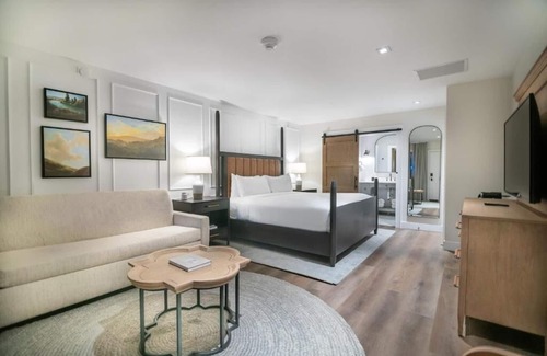 Midway Hotel | Amazing Outdoors! Modern unit w/Resort access - Your Serene escape awaits!