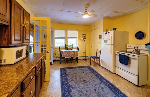 Shelburne Falls Bed & Breakfast | Inviting Country Haven for People and Pets - Rated 9.8/10