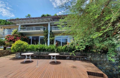 Centro Villa | Inviting Retreat in Angra dos Reis with Spa & Family Amenities