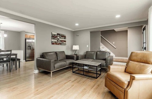 Roselawn Finance House | Inviting Pool Retreat Steps from the Park - Rated 10/10