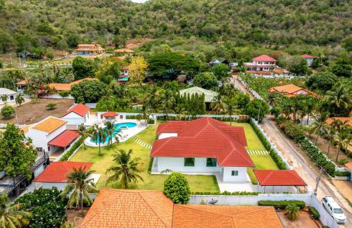 Khao Tao Villa | Elegant 6 Bedroom Pool Villa ED60 - Family Friendly Retreat