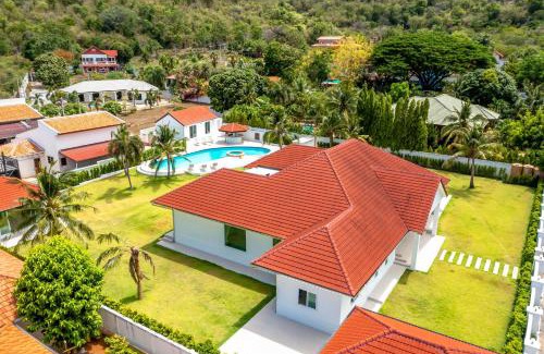 Khao Tao Villa | Elegant 6 Bedroom Pool Villa ED60 - Family Friendly Retreat