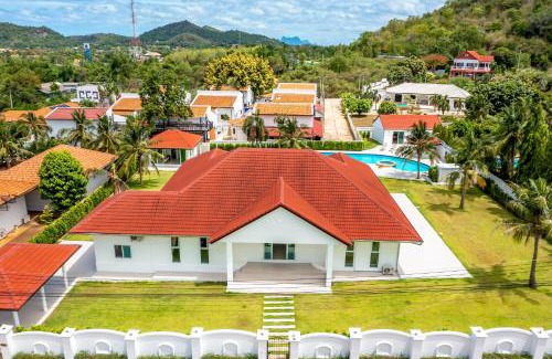 Khao Tao Villa | Elegant 6 Bedroom Pool Villa ED60 - Family Friendly Retreat