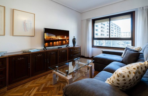 Egia Apartment | Prime Location Near Gros Beach & City Center with Spa