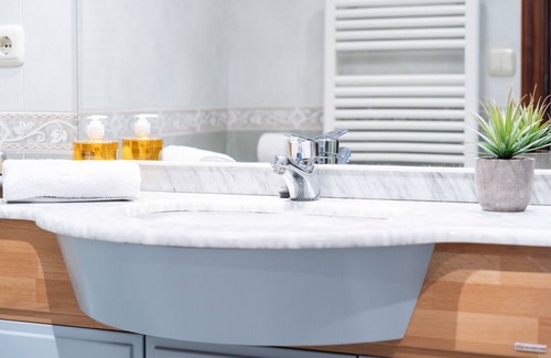 Egia Apartment | Prime Location Near Gros Beach & City Center with Spa