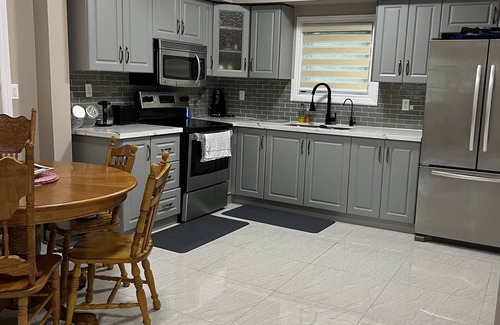 Tudor and Cashel Cottage | Serene Retreat in Nature with Family-Friendly Amenities