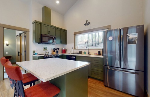 Vida Hotel | Inviting Riverfront Cabin with Deck, Firepit & Dog-Friendly Vibes