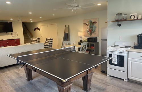 Round Top House | Unforgettable Round Top Retreat with Private Pool & Breakfast