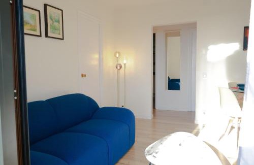 El Baix Guinardo Apartment | Enjoy Breathtaking Views from Our Cozy Apartment Retreat