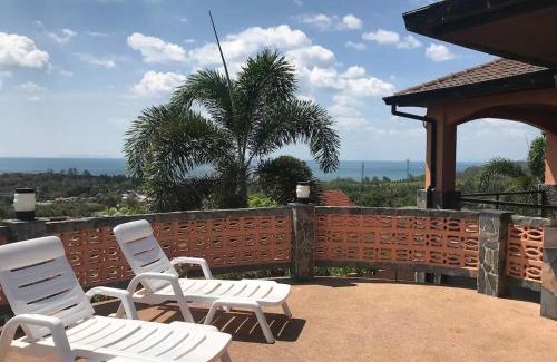 Ko Lanta Villa | Seaside Retreat: 4-Star Villa with Pool & Family Fun