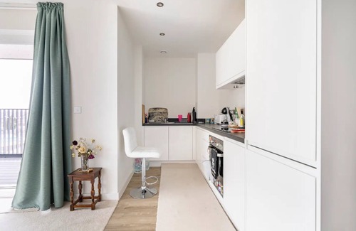 White Hart Lane Apartment | Modern Skyline Deluxe Flat Near Alexandra Palace & Stadium