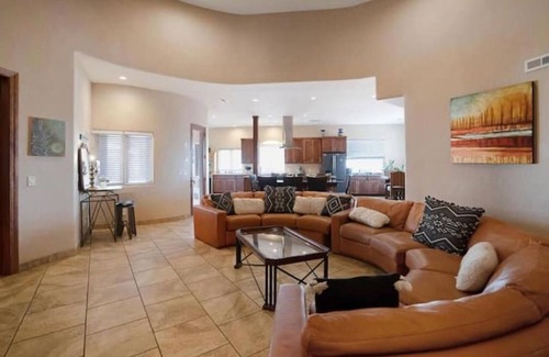 Los Lunas House | Enchanting Castle House with Spa & Family-Friendly Perks
