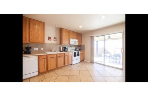 McKinney House | Convenient Home with Spa & Breakfast in Prime Location