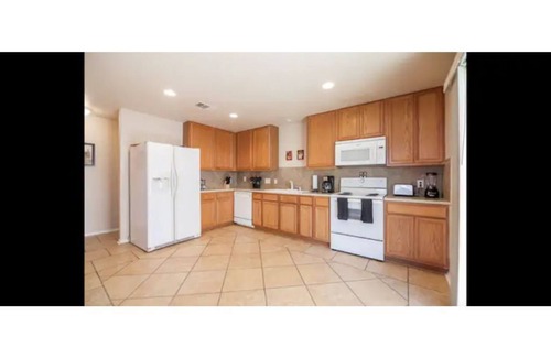 McKinney House | Convenient Home with Spa & Breakfast in Prime Location