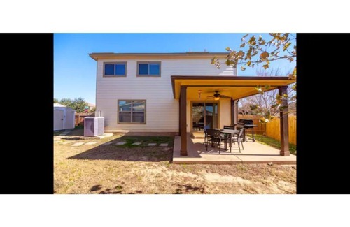 McKinney House | Convenient Home with Spa & Breakfast in Prime Location