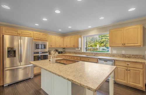 Pike House | Spacious Ocean View Home with Private Pool & Breakfast