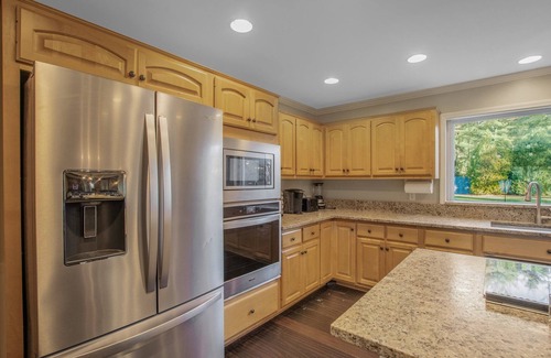 Pike House | Spacious Ocean View Home with Private Pool & Breakfast