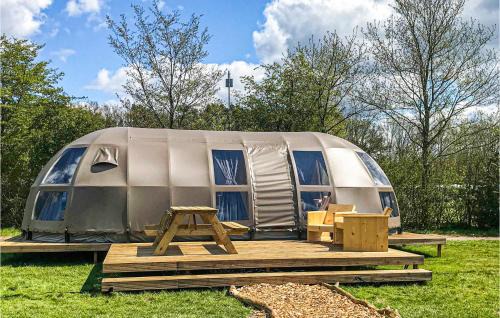 Hoogersmilde Other | Family-Friendly 2 Bedroom Stacaravan in Hoogersmilde