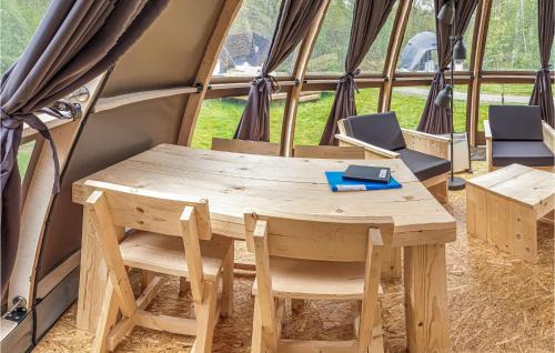 Hoogersmilde Other | Family-Friendly 2 Bedroom Stacaravan in Hoogersmilde