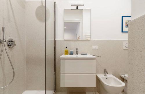 Tricolore Apartment | Inviting Studio with Botanic Touch in Central Location