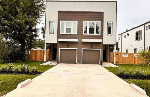 Spring Branch West House | Amazing Stylish 2 Story New Build Near I-10 & City Center - Specious Kitchen