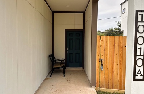 Spring Branch West House | Amazing Stylish 2 Story New Build Near I-10 & City Center - Specious Kitchen