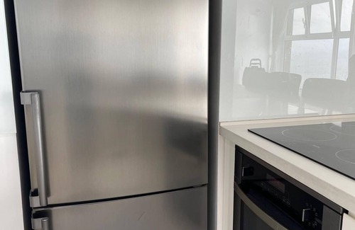 Bat Yam Apartment | Seaside Retreat with Pool and Spa Amenities Await You